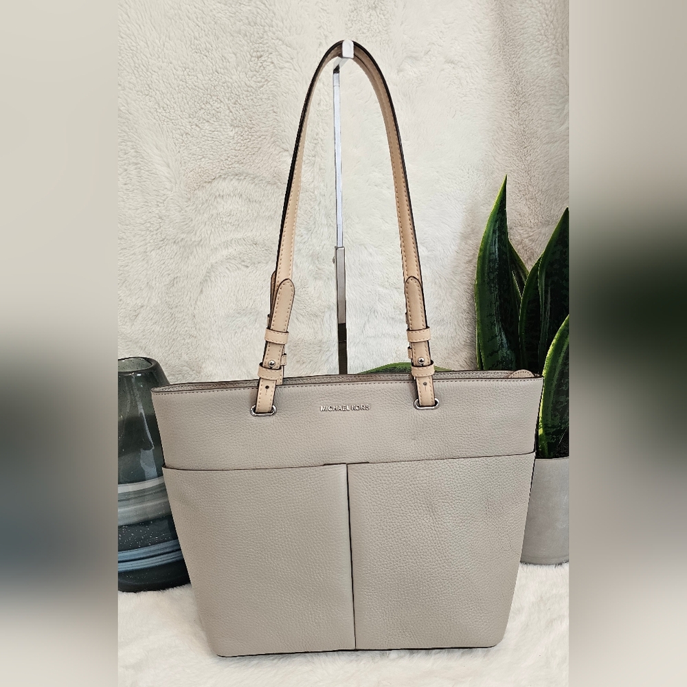 Michael Kors Bedford Medium Pebbled Leather